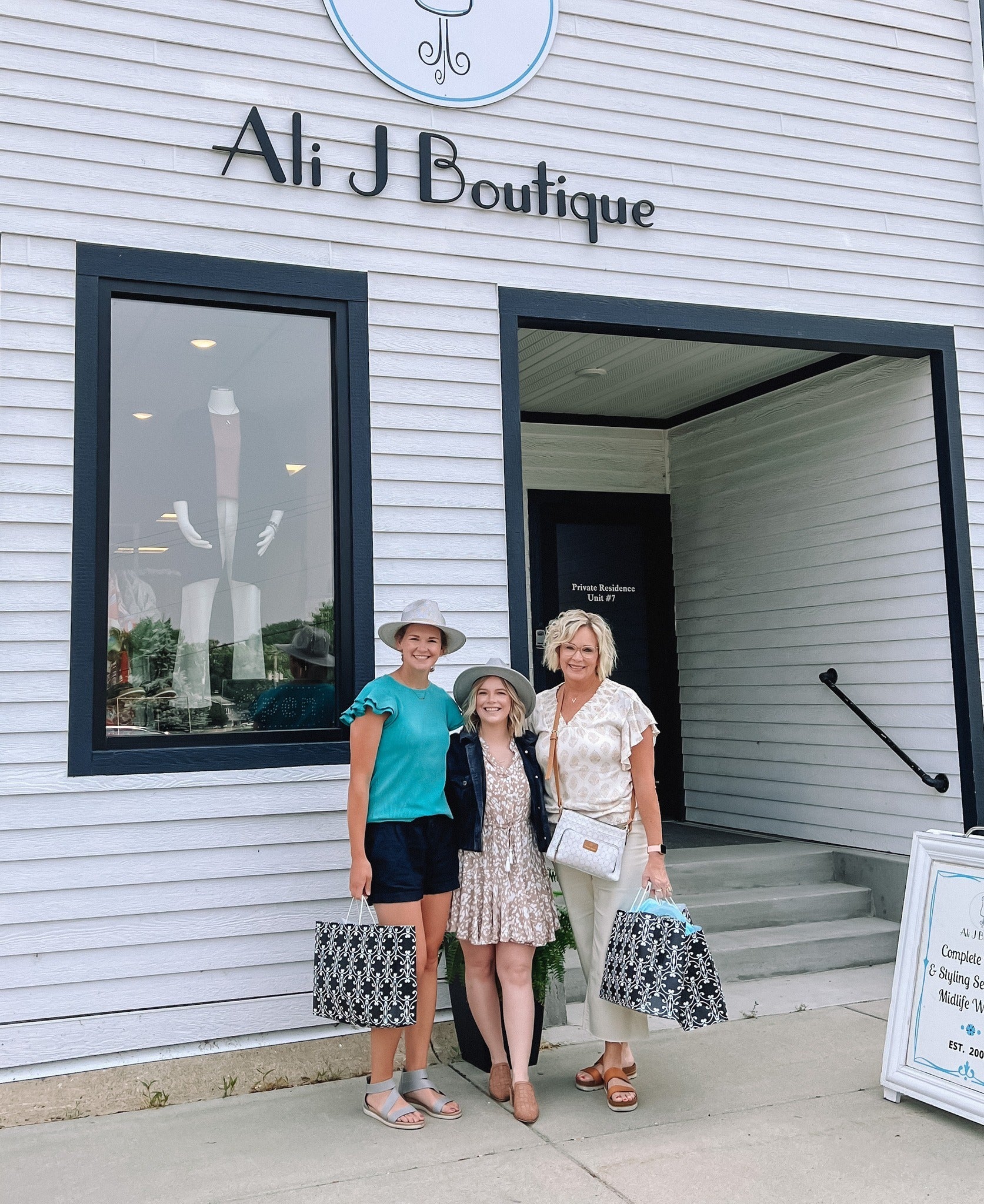 ali_j_ladies_2.jpg