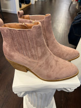 Rosewood Bootie {size: 7}